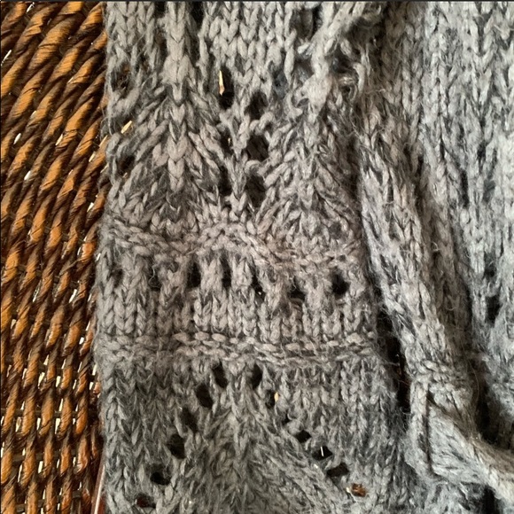 Spell and the Gypsy Sweater - Picture 5 of 6